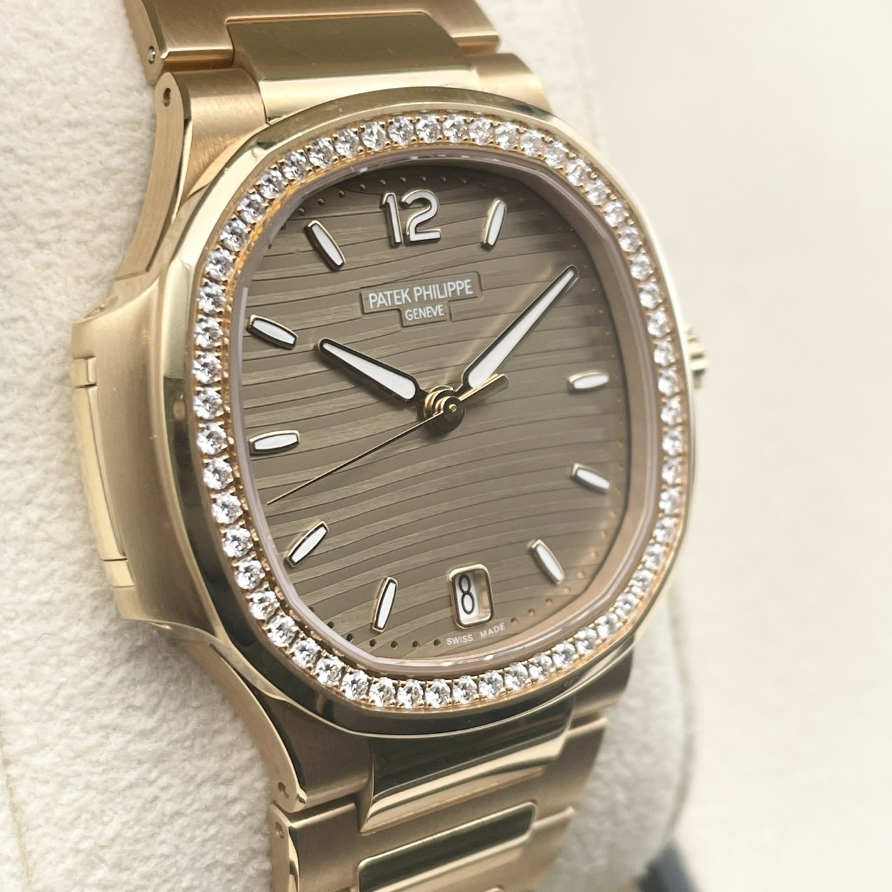 パテックフィリップ ノーチラス 7118/1200R-010 ゴールド・オパーリン ローズゴールド 35.2mm