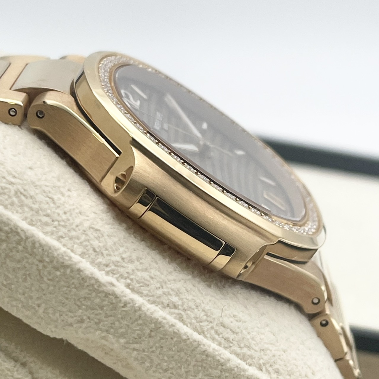 パテックフィリップ ノーチラス 7118/1200R-010 ゴールド・オパーリン ローズゴールド 35.2mm