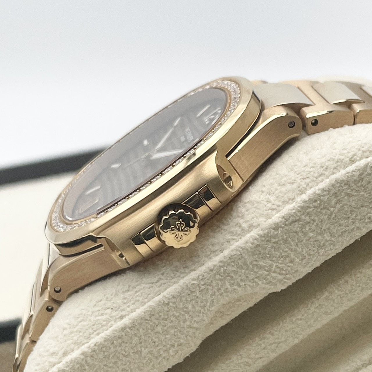 パテックフィリップ ノーチラス 7118/1200R-010 ゴールド・オパーリン ローズゴールド 35.2mm