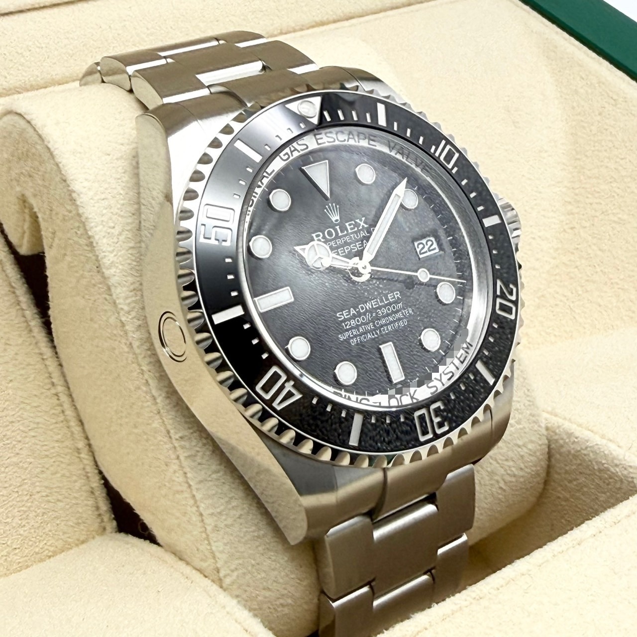 ロレックス シードゥエラーディープシー 136660 ブラック 44mm