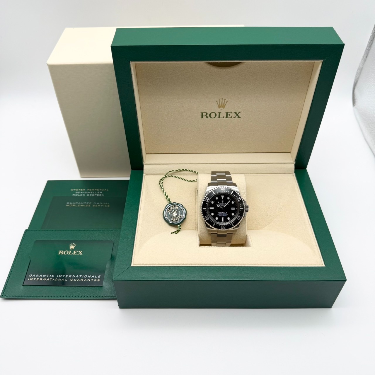 ロレックス シードゥエラーディープシー 136660 ブラック 44mm