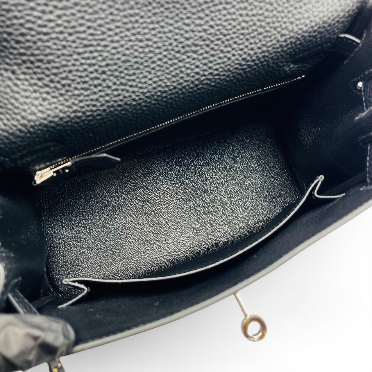 新品 レア エルメス ネックレス ケリーラリアット 黒 ブラック シルバー金具 現金特価】エルメス ケリー 25 ノワール トゴ シルバー金具 G刻印