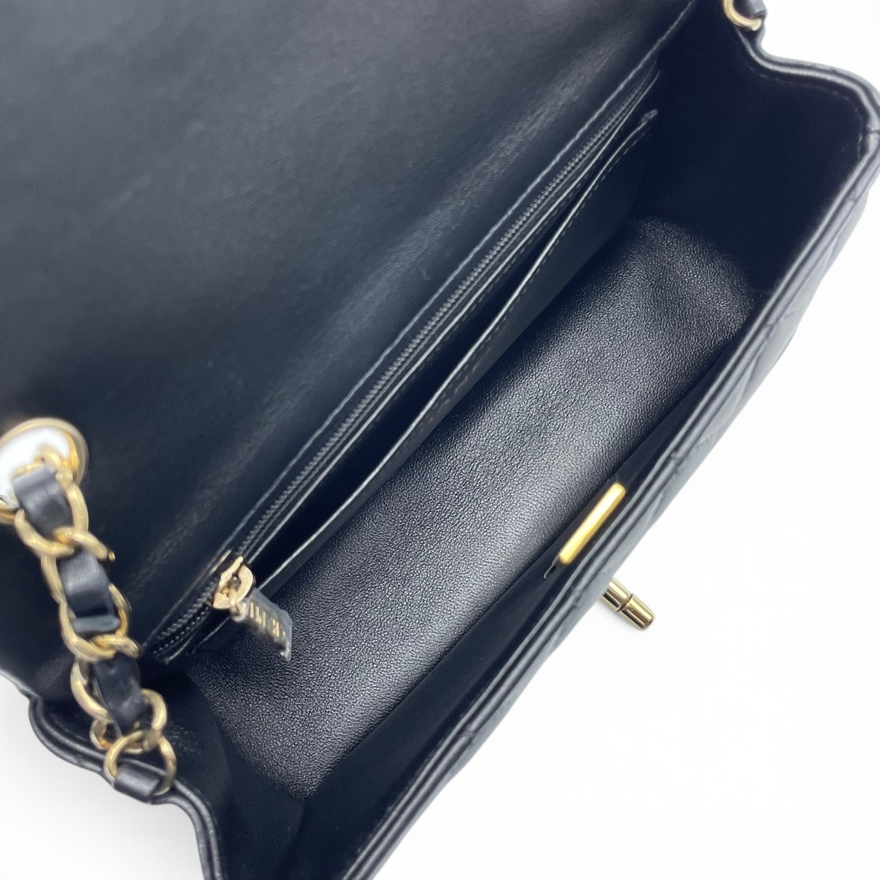 シャネル ミニマトラッセ W20 ブラック ラムスキン ゴールド金具