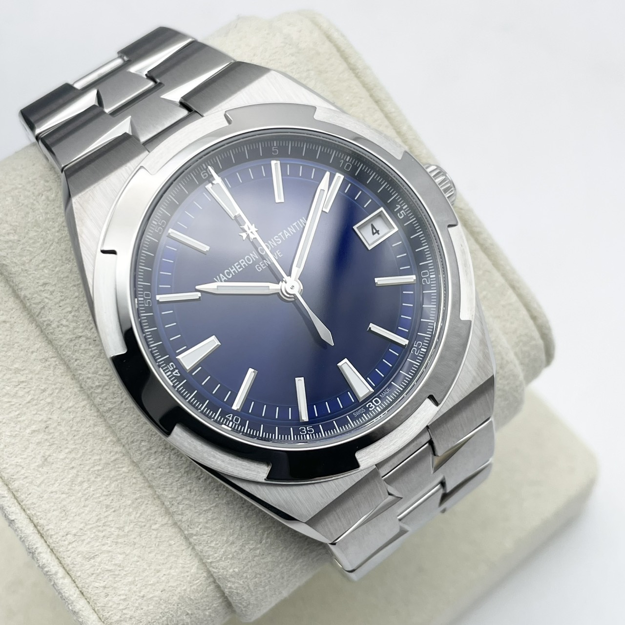 【保証書日付2025年11月！】ヴァシュロンコンスタンタン オーヴァーシーズ 4520V/210A-B128 ブルー 41mm
