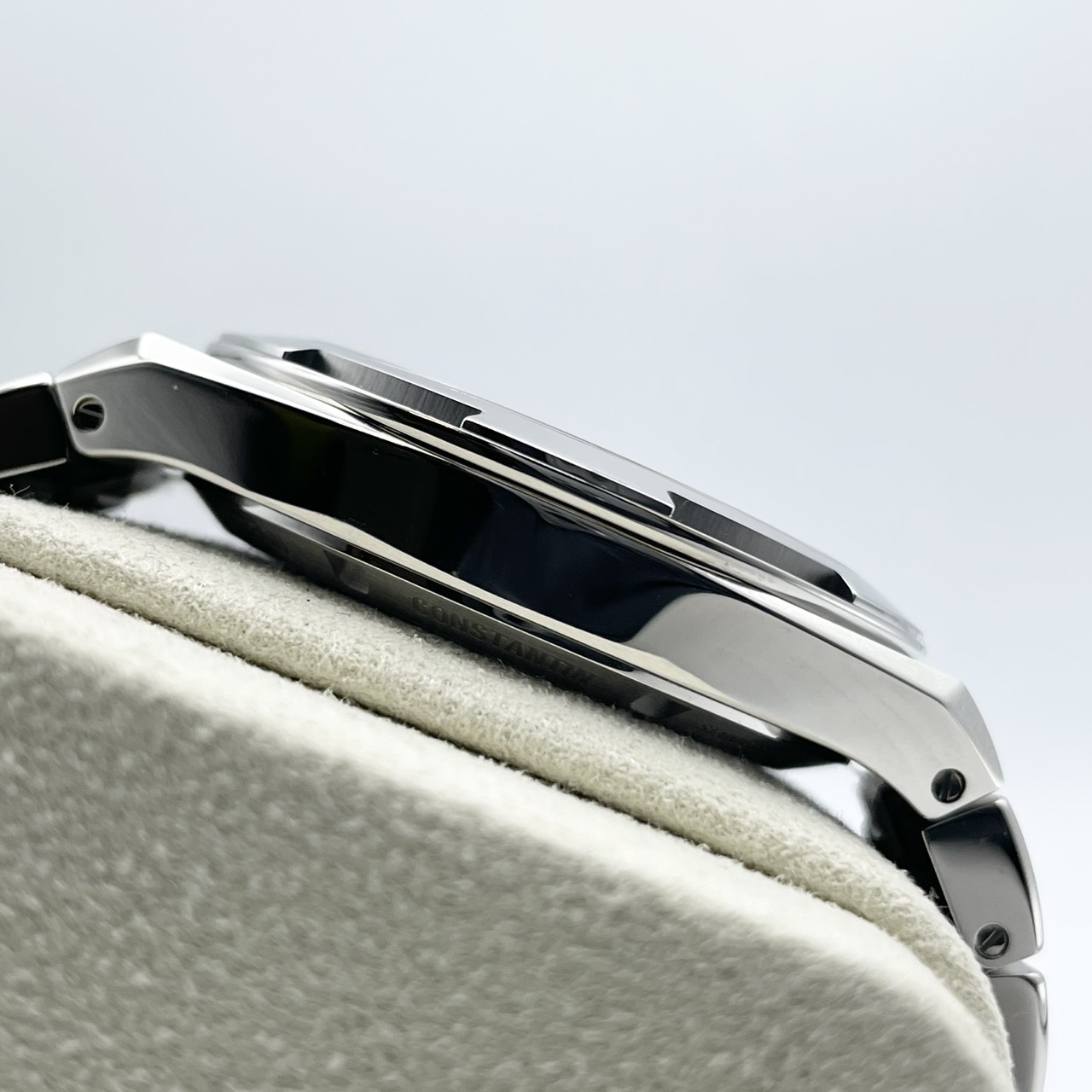 【保証書日付2025年11月！】ヴァシュロンコンスタンタン オーヴァーシーズ 4520V/210A-B128 ブルー 41mm