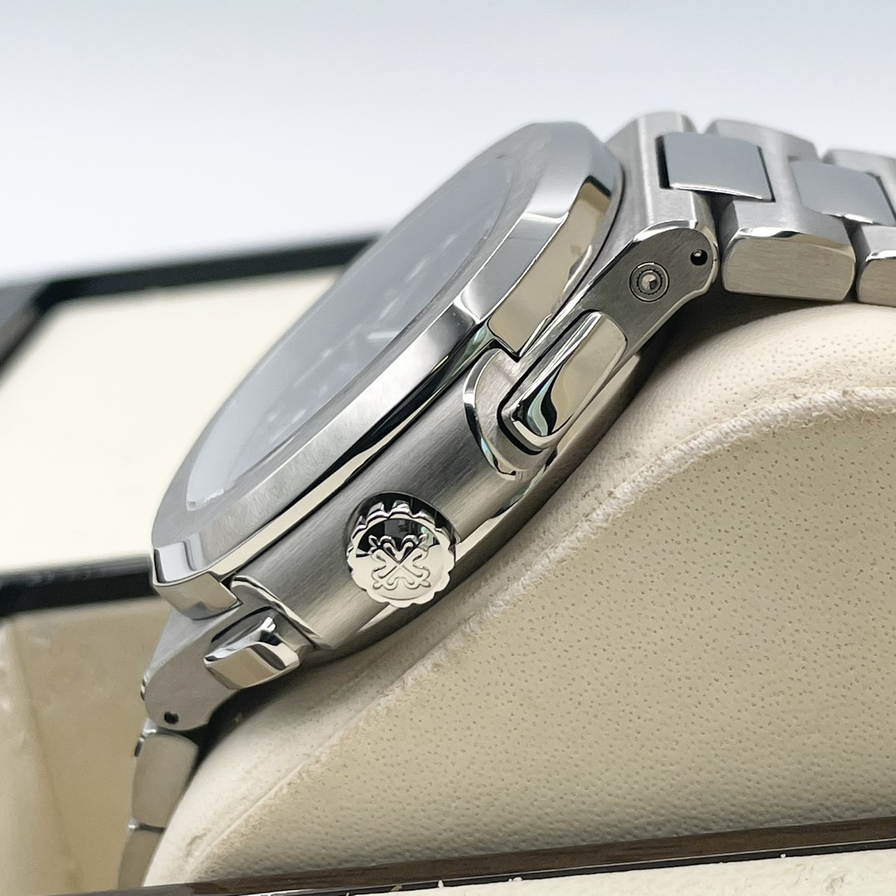 パテックフィリップ ノーチラス トラベルタイム 5990/1A-001 ブラックグラデーション 40.5mm