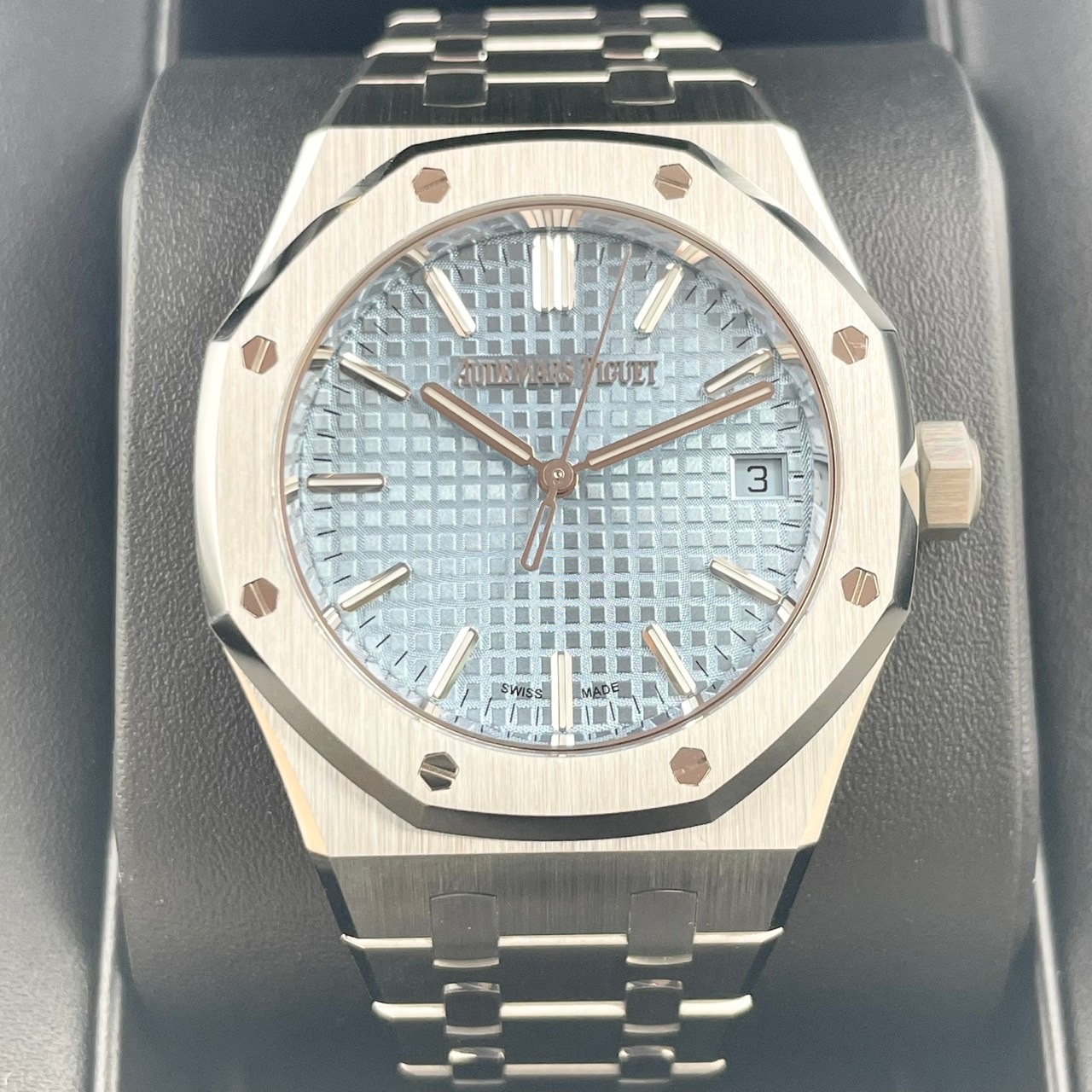 オーデマピゲ ロイヤルオーク 15550ST.OO.1356ST.08 ライトブルー 37mm