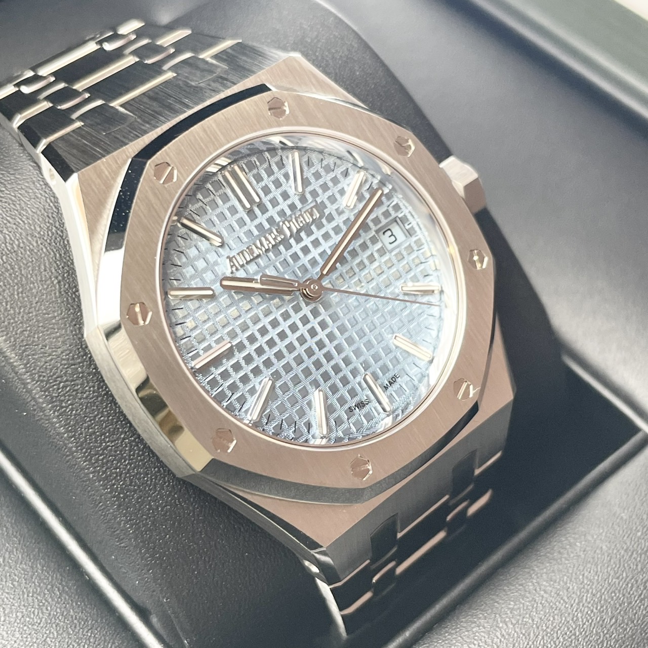 オーデマピゲ ロイヤルオーク 15550ST.OO.1356ST.08 ライトブルー 37mm