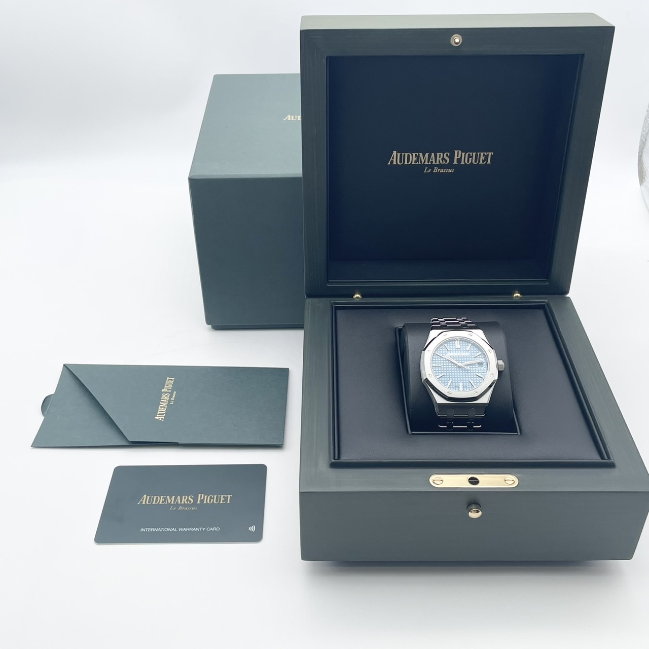 オーデマピゲ ロイヤルオーク 15550ST.OO.1356ST.08 ライトブルー 37mm