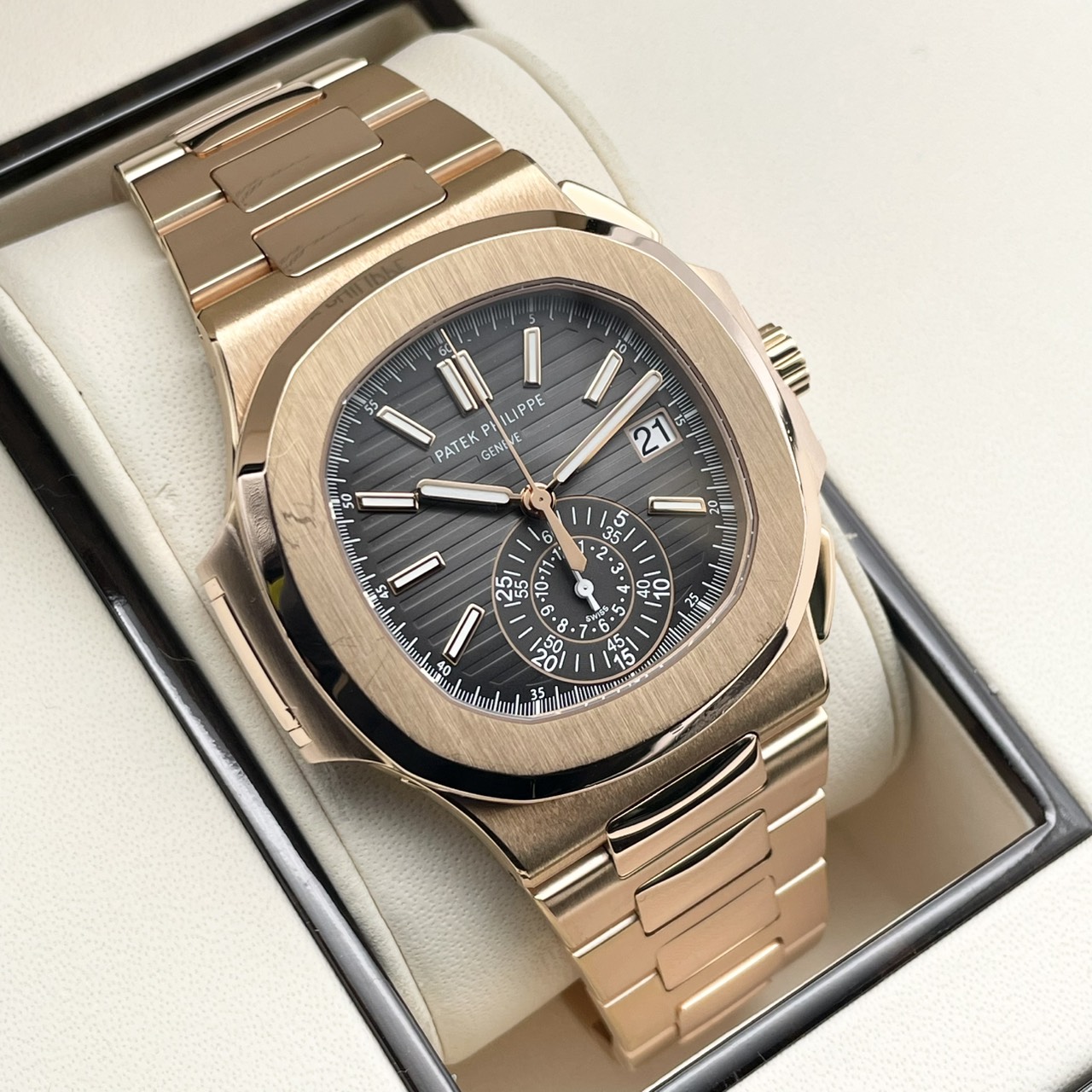 パテックフィリップ ノーチラス クロノグラフ 5980/1R-001 ブラック・グラデーション 40.5mm