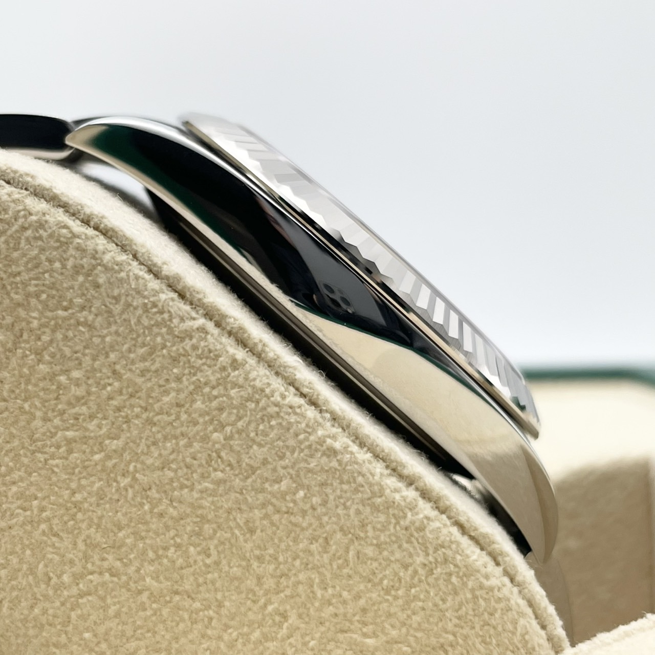 【ディスコンモデル！】 ロレックス デイトジャスト 126334 ミントグリーン オイスターブレス フルーテッドモチーフ 41mm