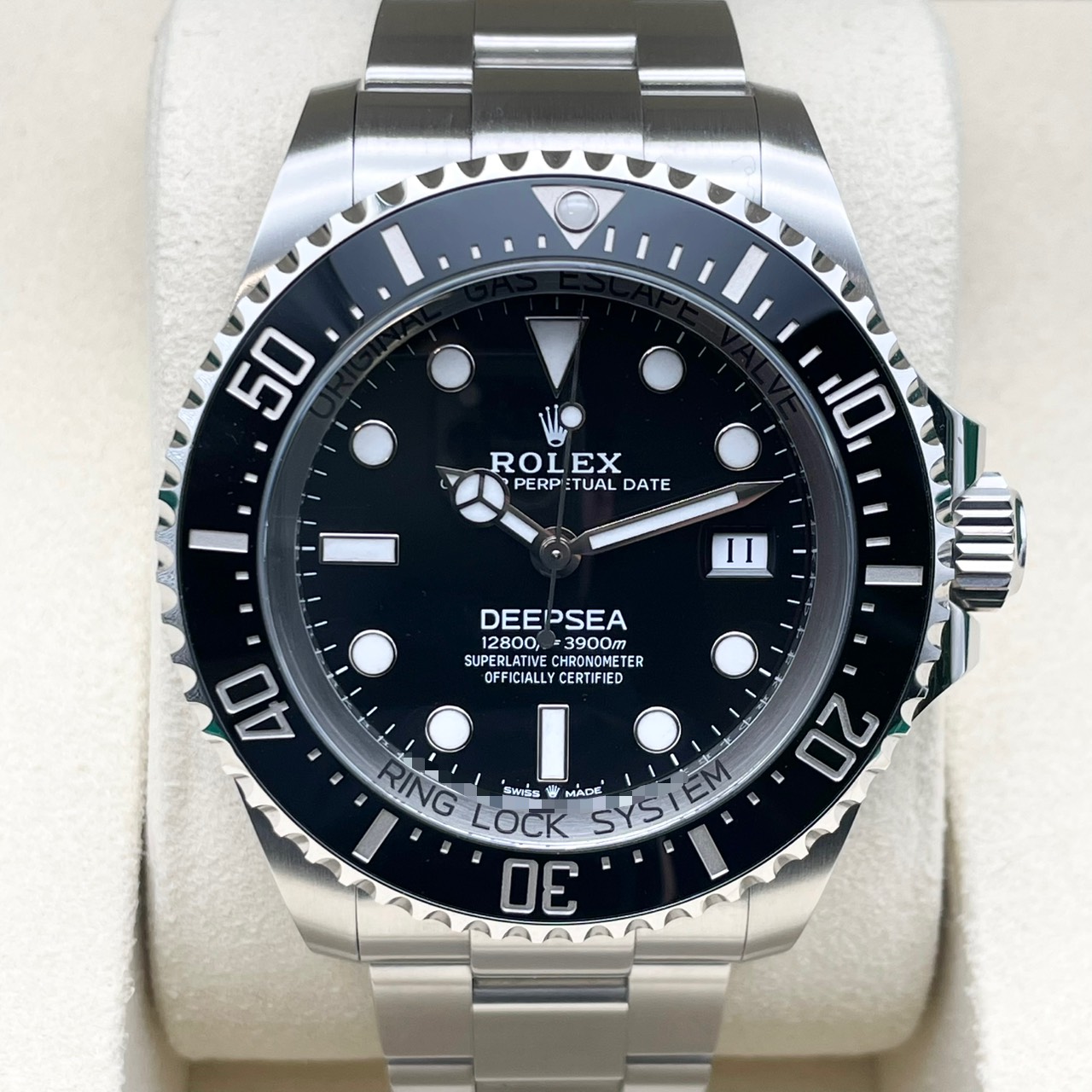 ロレックス シードゥエラーディープシー 136660 ブラック 44mm