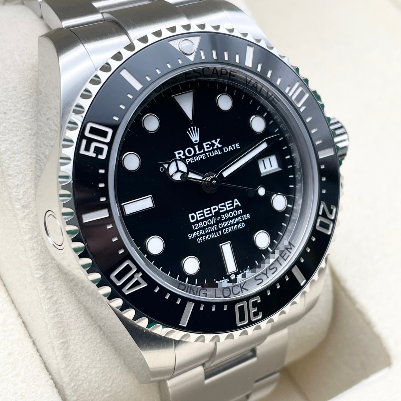 ロレックス シードゥエラーディープシー 136660 ブラック 44mm