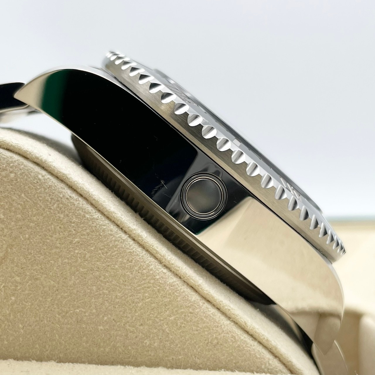 ロレックス シードゥエラーディープシー 136660 ブラック 44mm