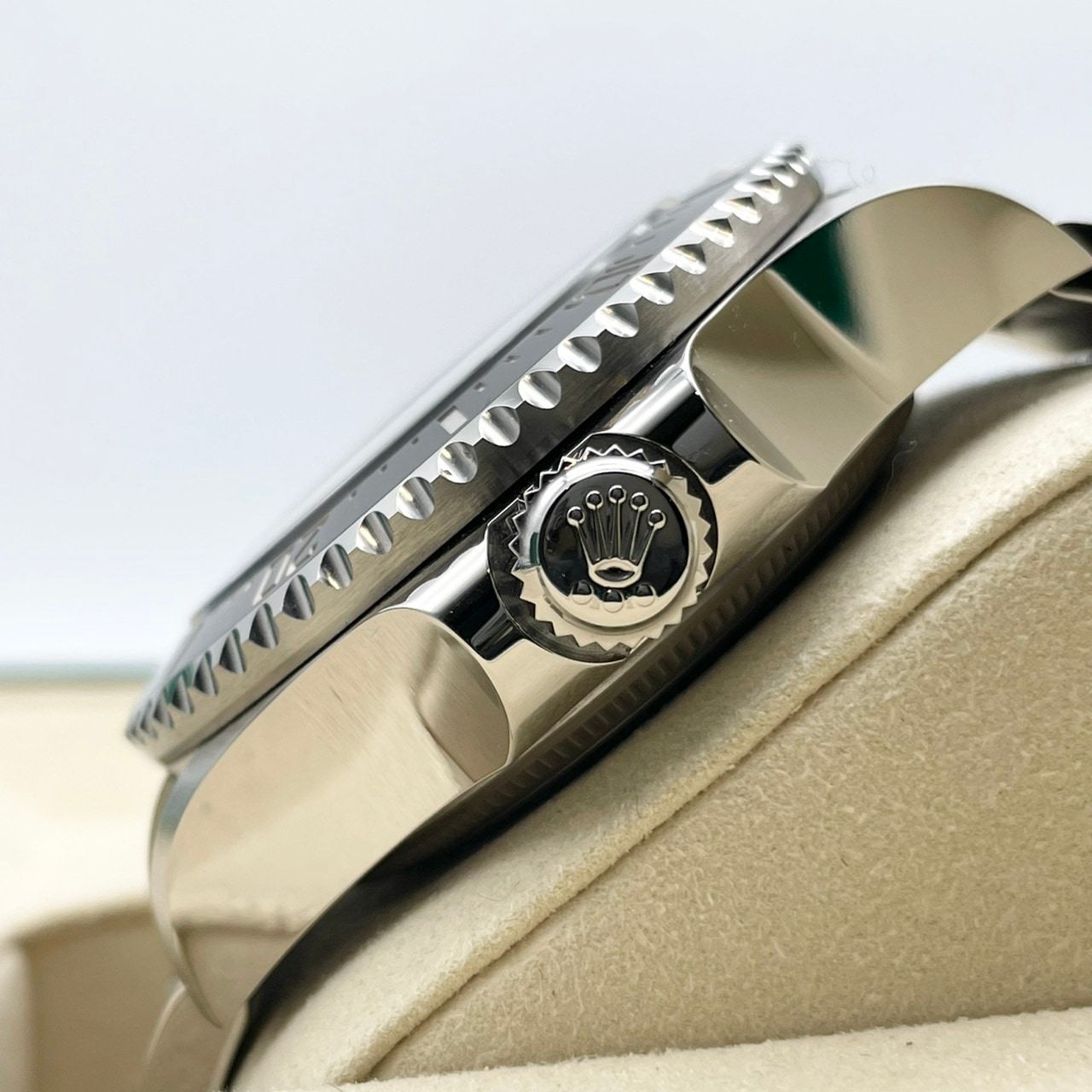 ロレックス シードゥエラーディープシー 136660 ブラック 44mm