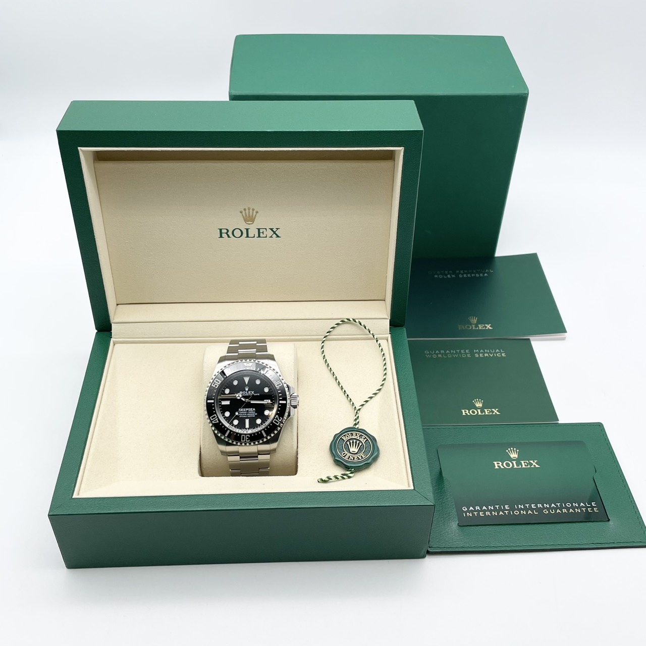 ロレックス シードゥエラーディープシー 136660 ブラック 44mm