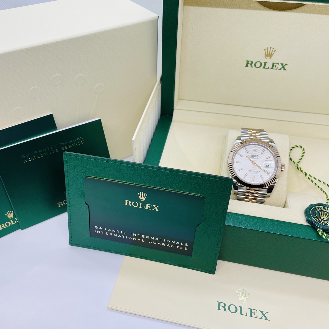 ロレックス デイトジャスト 126331 シルバーフルーテッドモチーフ