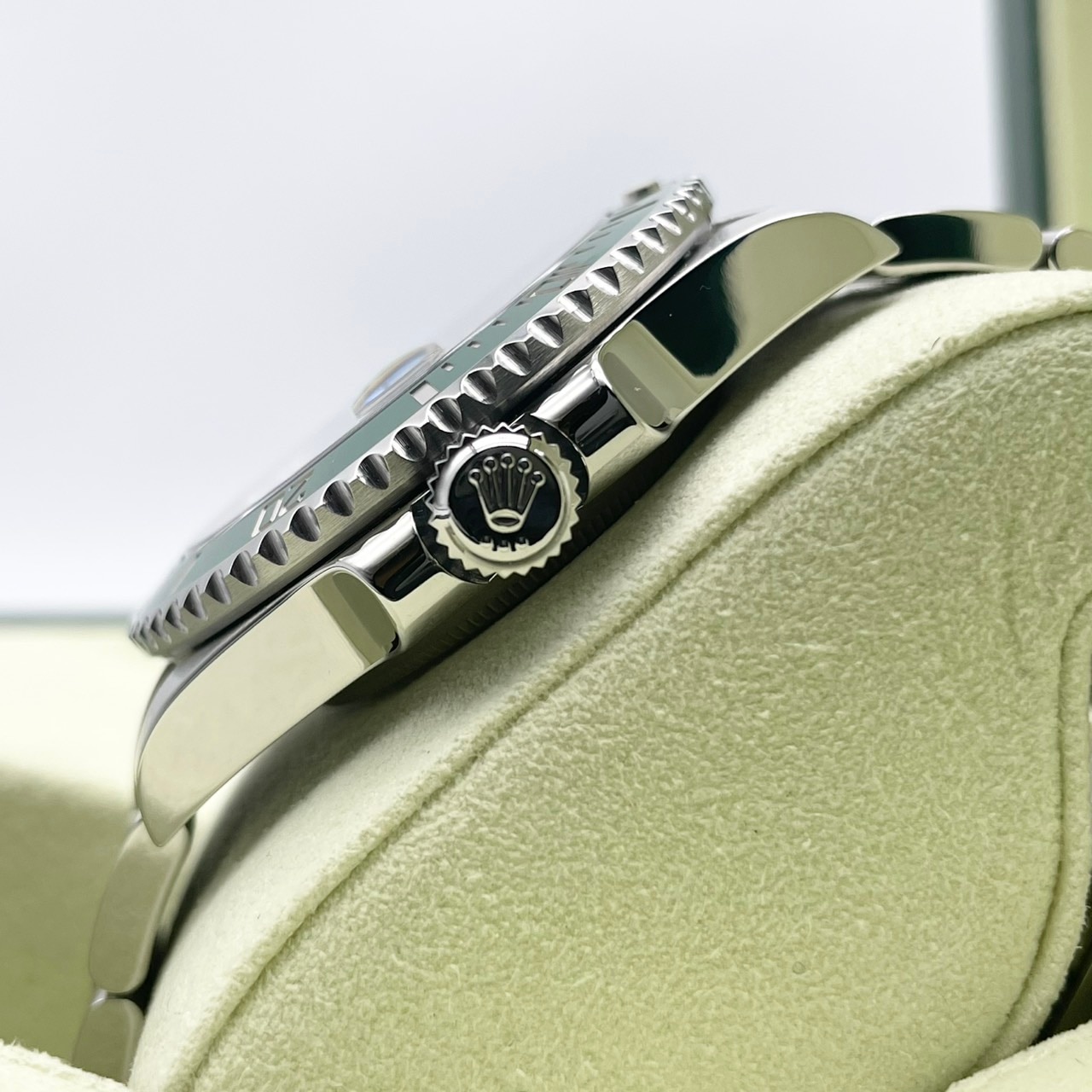 ロレックス サブマリーナーデイト 116610LV グリーン オイスターブレス 40mm