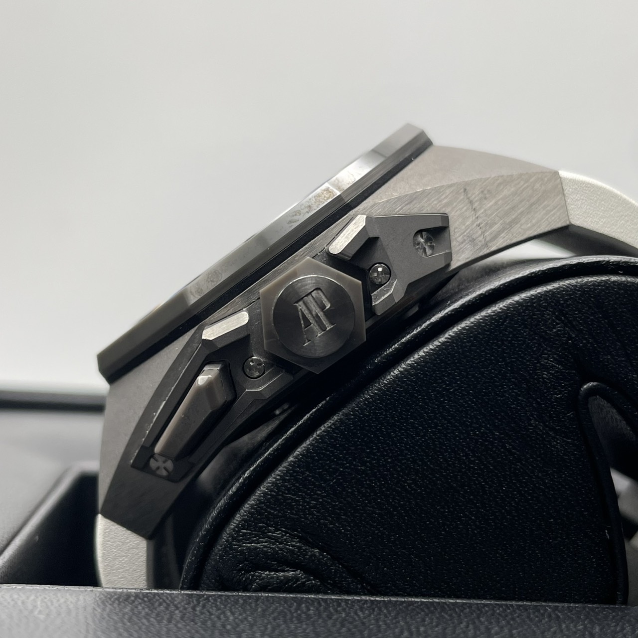 【唯一無二のデザイン】オーデマピゲ ロイヤルオーク コンセプト トゥールビヨン GMT 26589IO.OO.D030CA.01 ブルー チタン 44mm