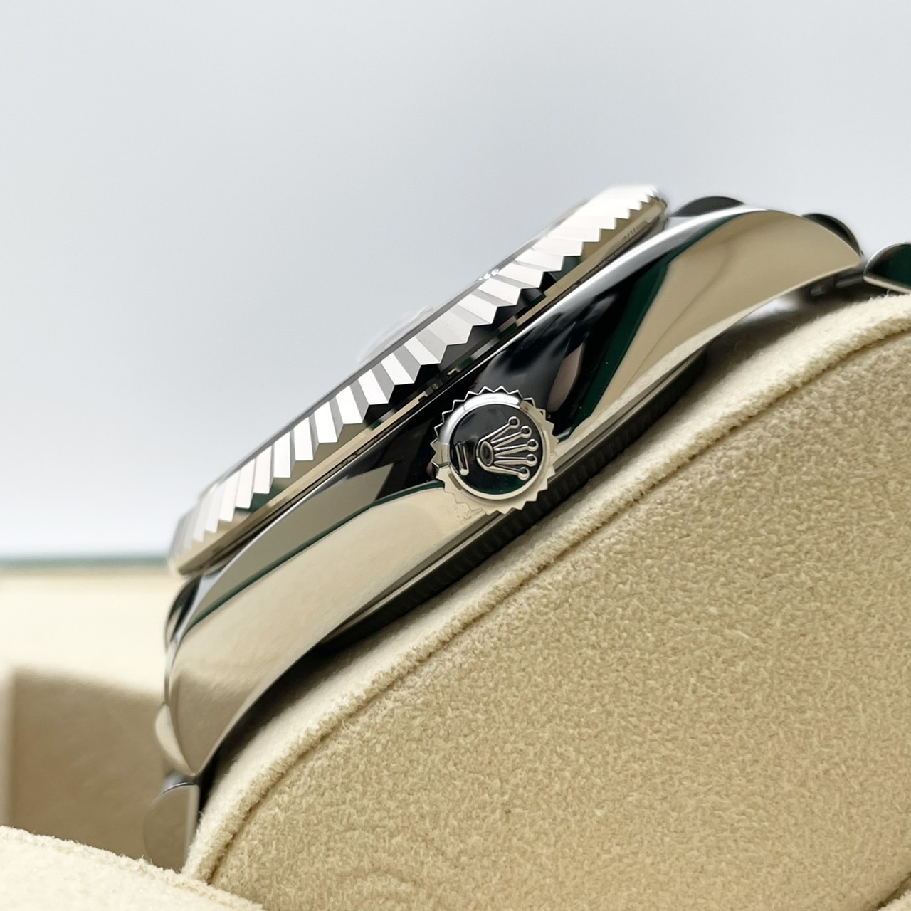 【希少な未使用品！】ロレックス スカイドゥエラー 326934 ホワイト 42mm ジュビリーブレス