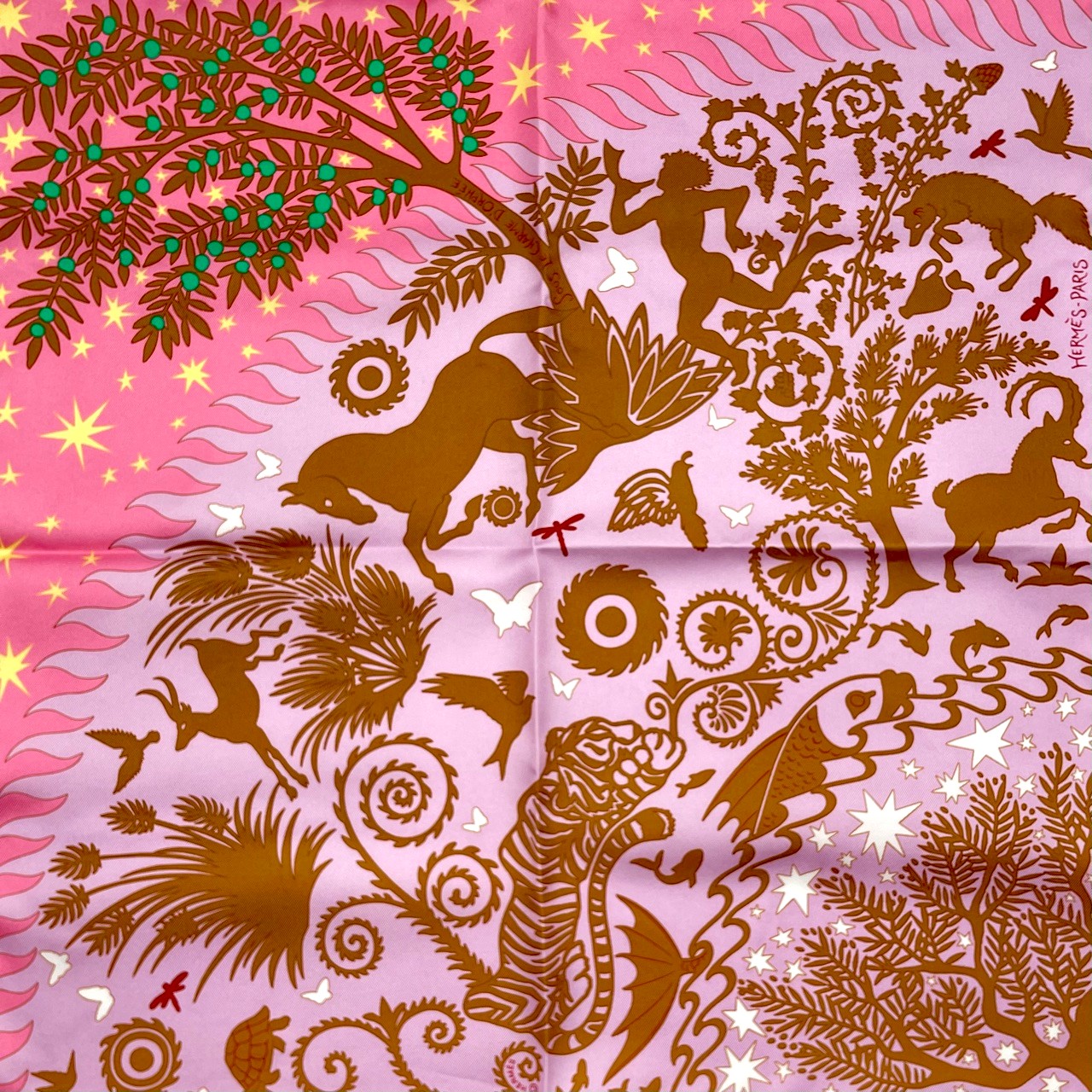 エルメス ガヴロッシュ オルフェウスの魅力に誘われて・デタイユ Sous le Charme d'Orphee Detail 42×43 ピンク/キャラメル /グリーン シルク100％