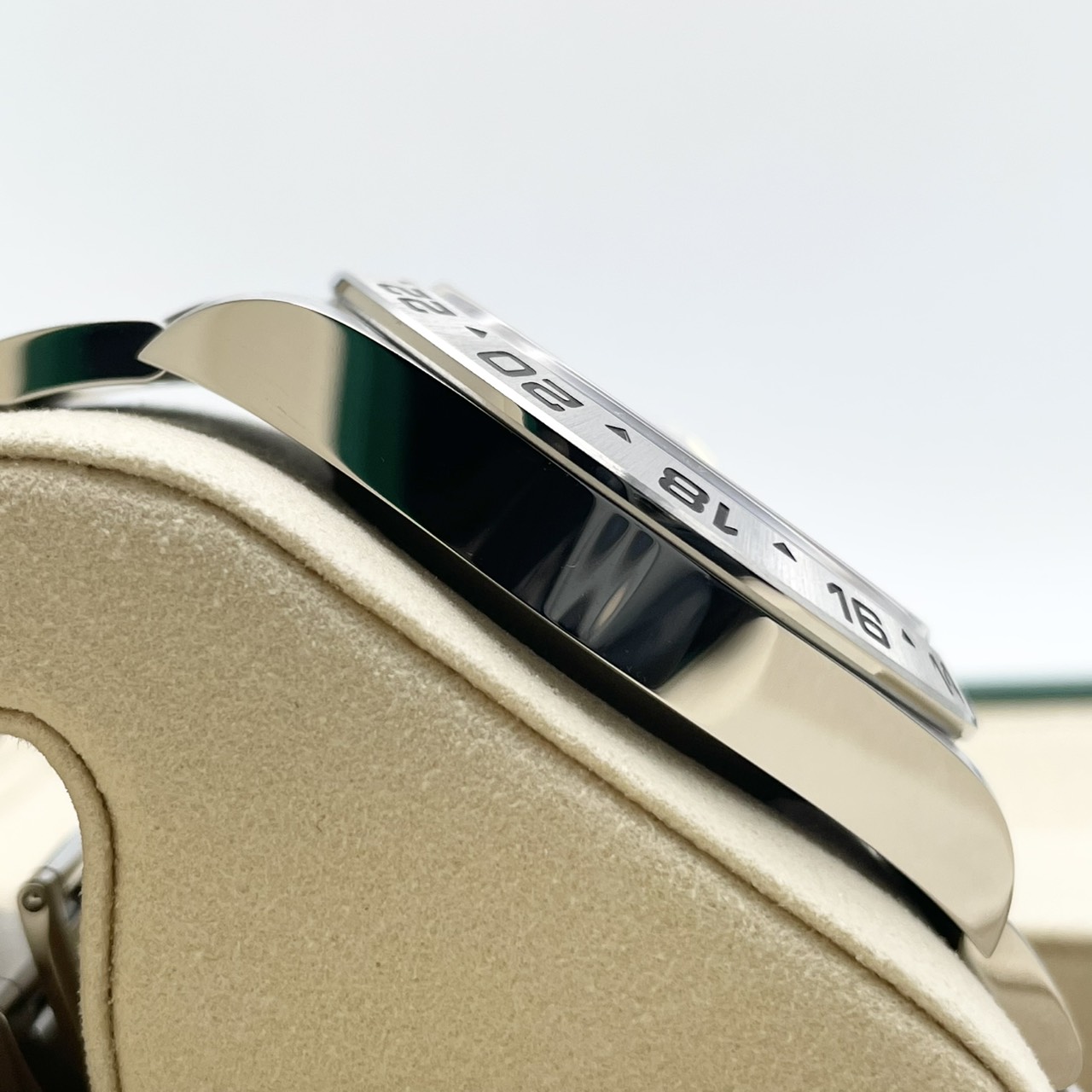 保証書日付2026年2月！】 ロレックス エクスプローラーII 226570