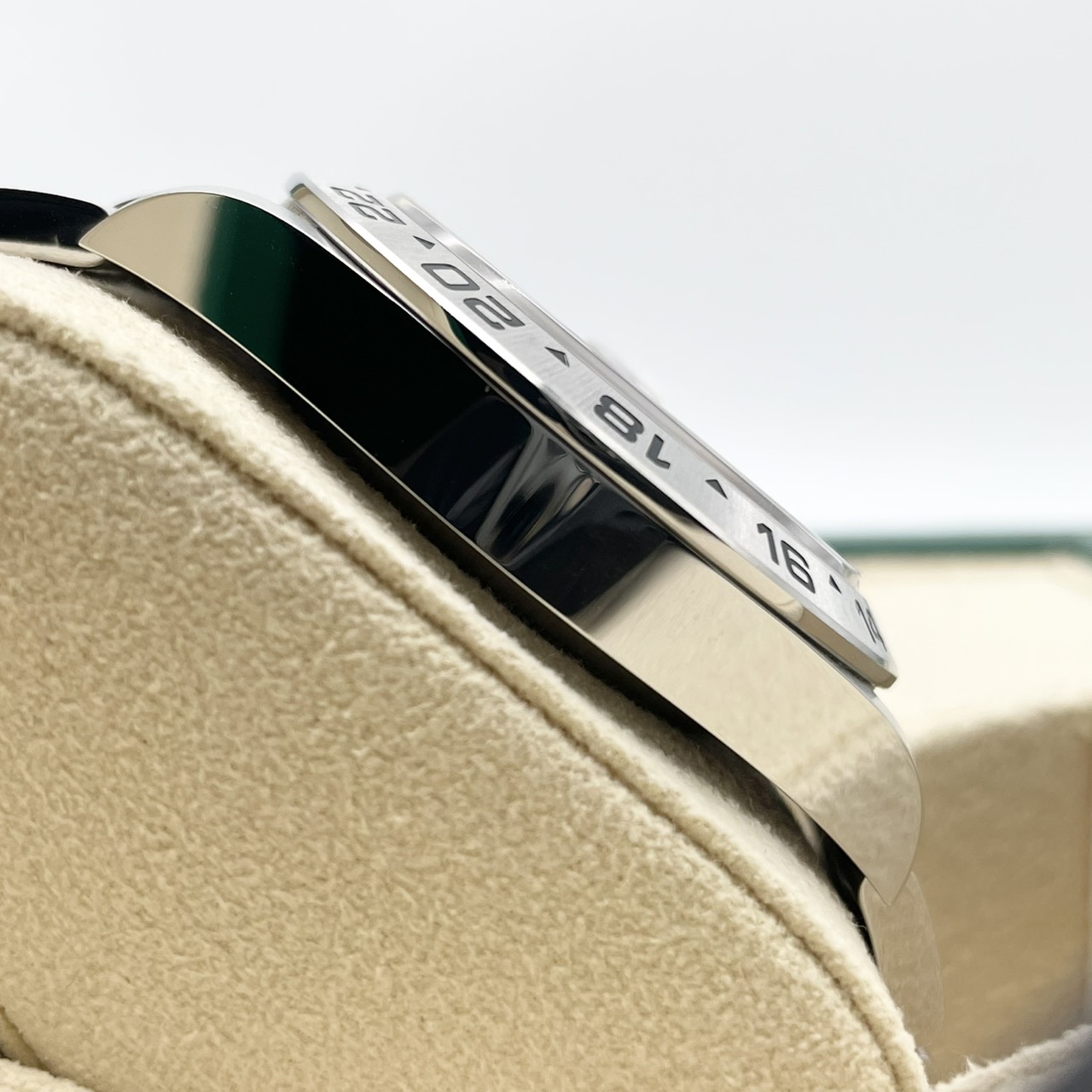 ロレックス エクスプローラーII 226570 ブラック オイスターブレス 42mm