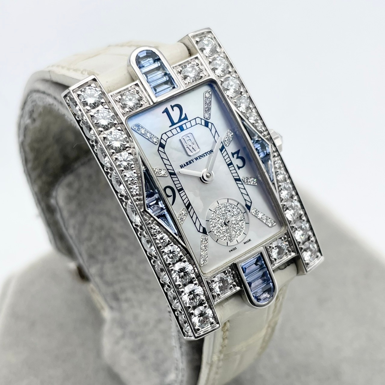 【参考定価 5,852,000円 】 ハリーウィンストン アヴェニュー 310/LQWL.MD04/AB01 ホワイト マザー・オブ・パール ダイヤモンド ブルーサファイア 15.6x32.3mm