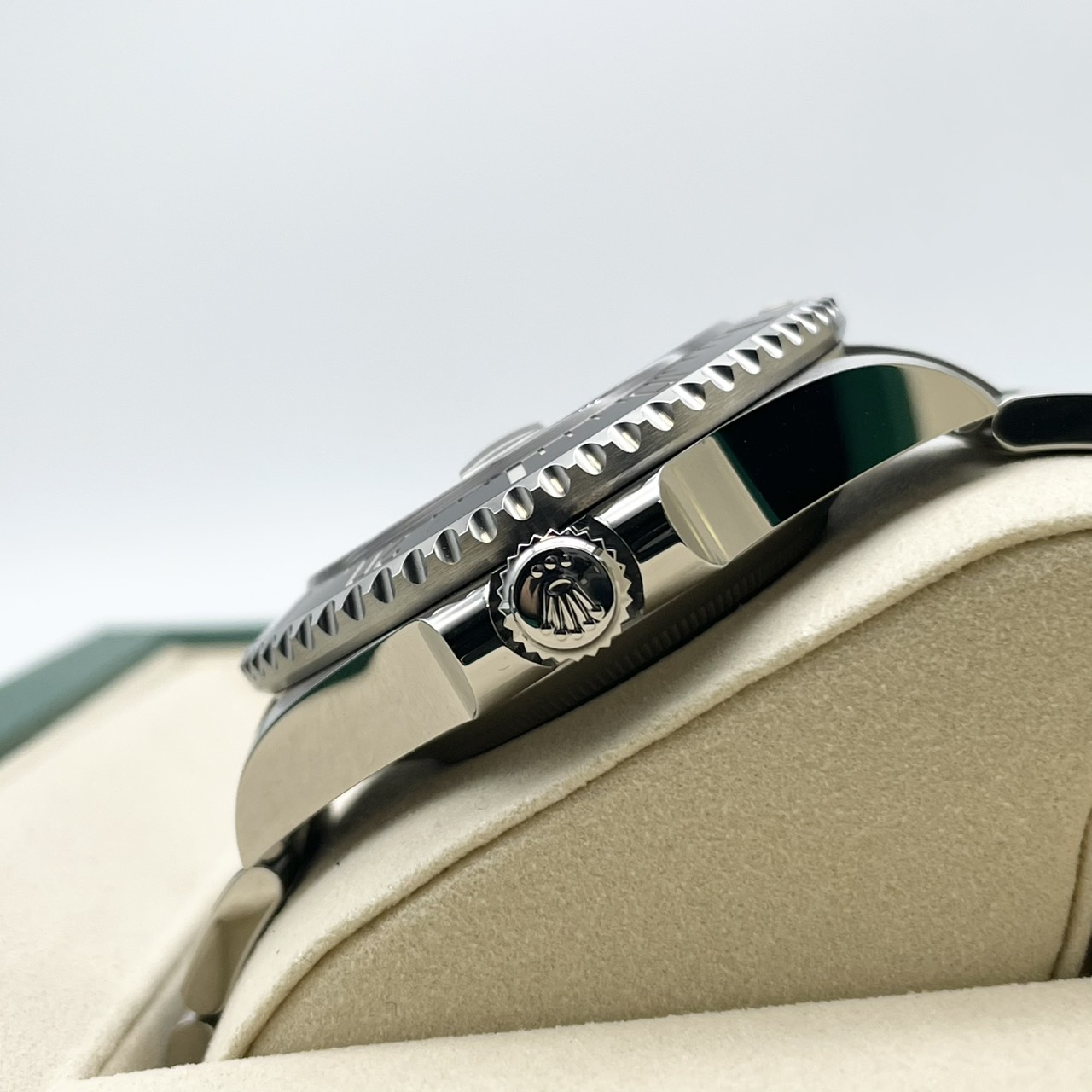 【保証書日付2026年1月！】 ロレックス シードゥエラー 126600 ブラック 43mm