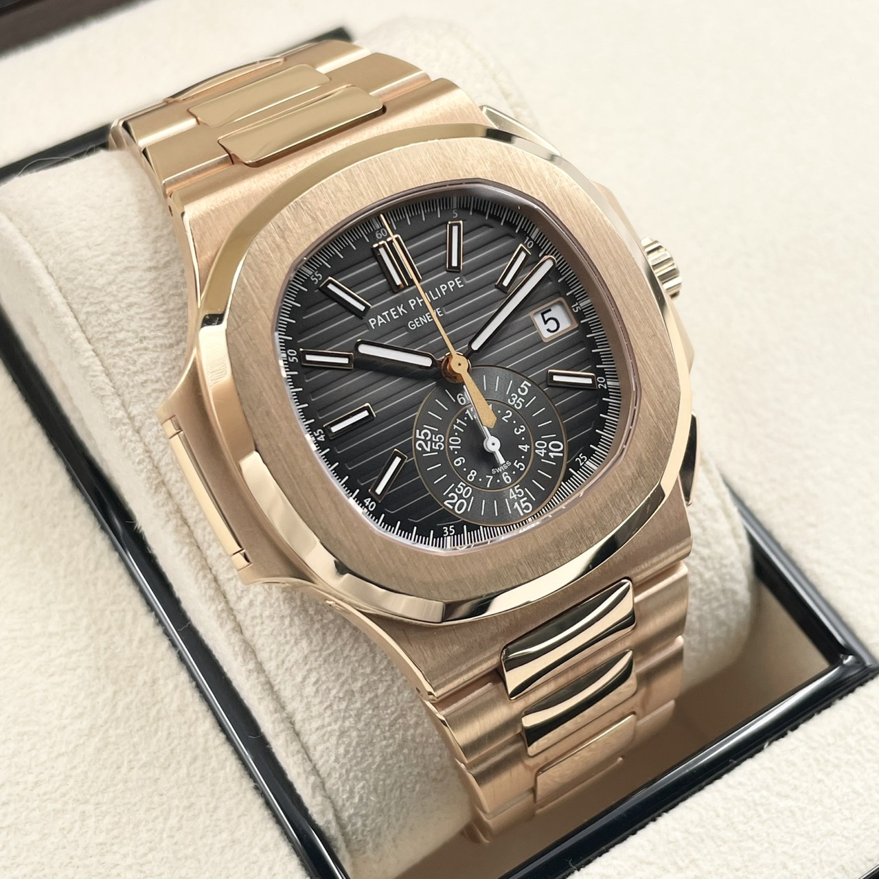 パテックフィリップ ノーチラス クロノグラフ 5980/1R-001 ブラック・グラデーション 40.5mm