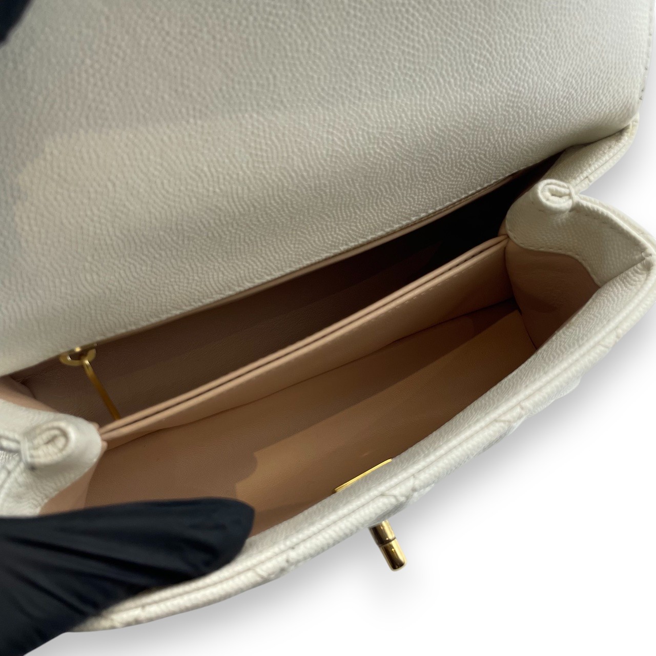 シャネル ココハンドル W24 ホワイト キャビアスキン ゴールド金具