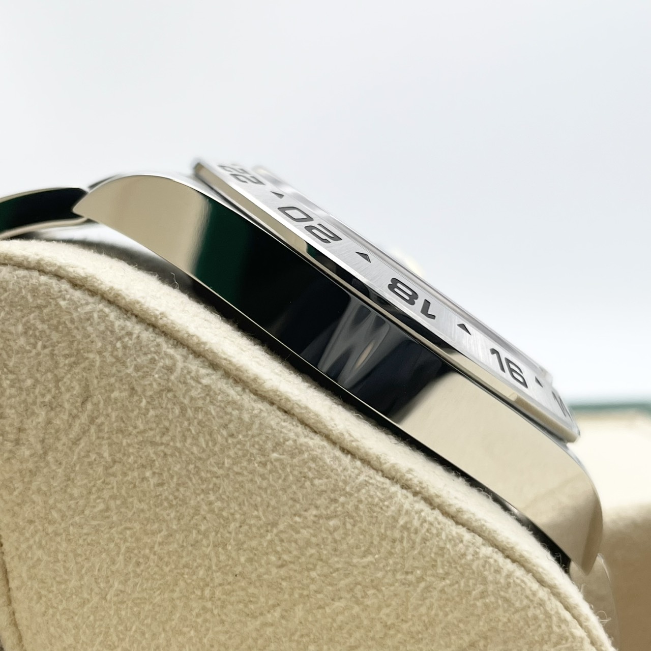 ロレックス エクスプローラーII 226570 ブラック  42mm