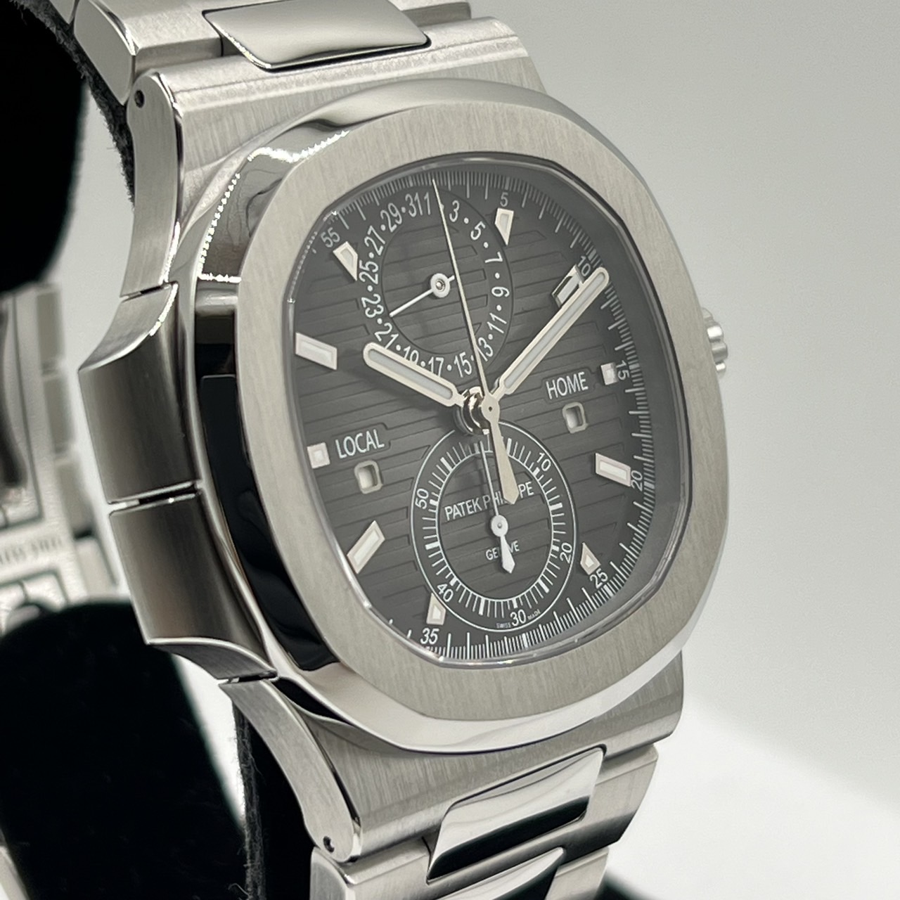 パテックフィリップ　ノーチラス　トラベルタイム クロノグラフ  5990/1A-001 ブラックグラデーション 44mm