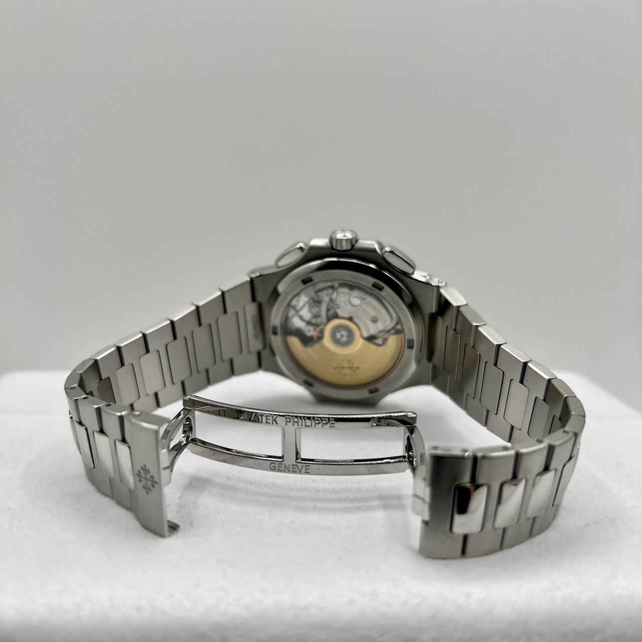 パテックフィリップ　ノーチラス　トラベルタイム クロノグラフ  5990/1A-001 ブラックグラデーション 44mm