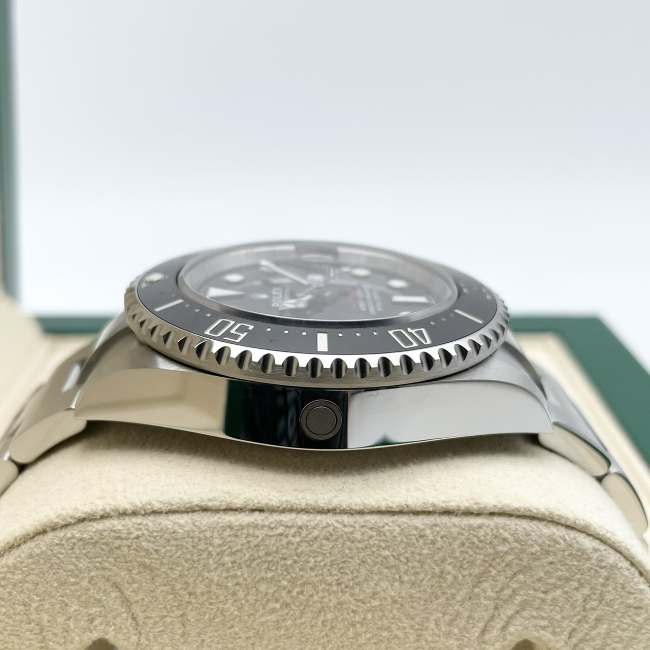 ロレックス シードゥエラー 126600 ブラック オイスターブレスレット 43mm