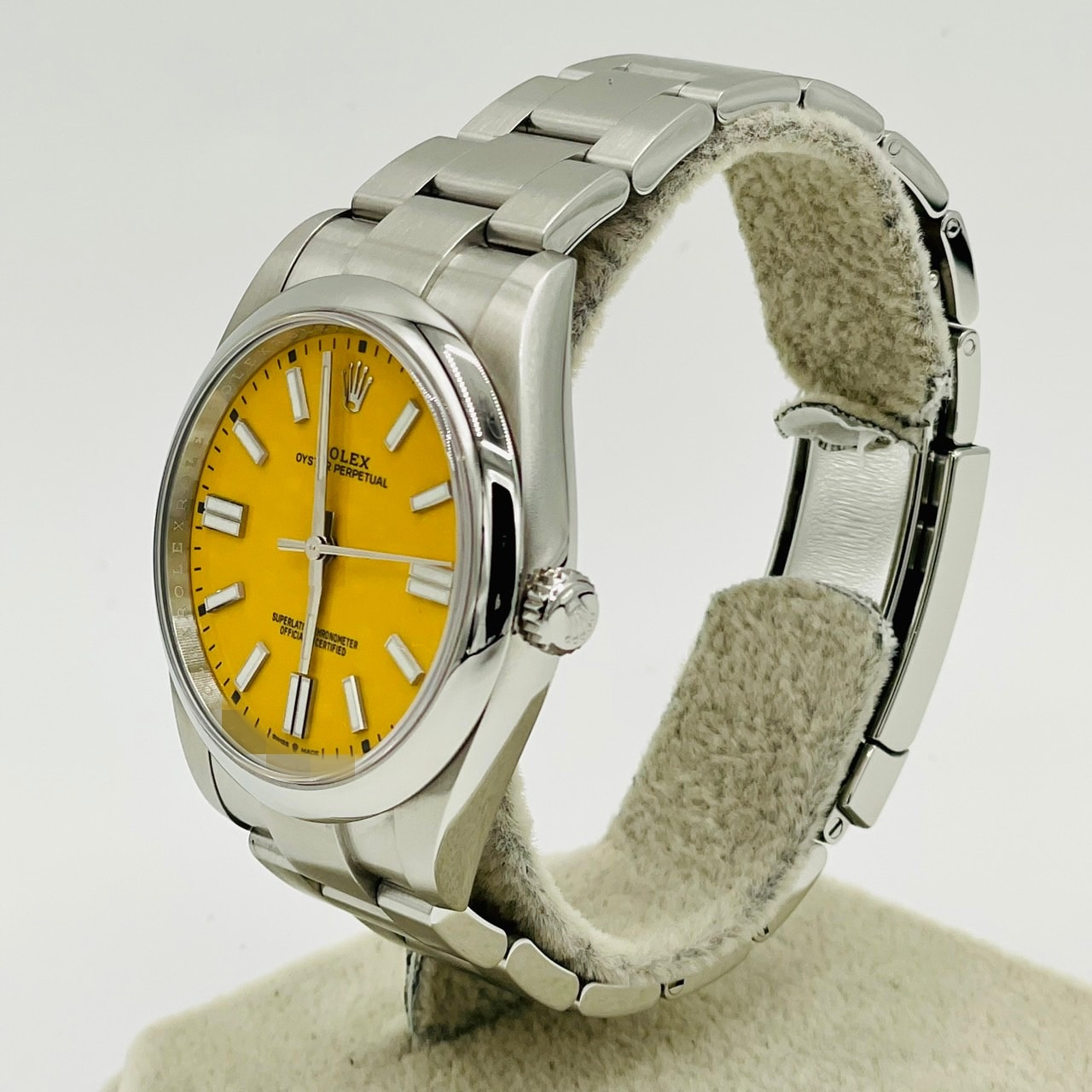 ウィザードロッドゴールド Rolex 124300 vs 134300: Which Oyster Perpetual Should You