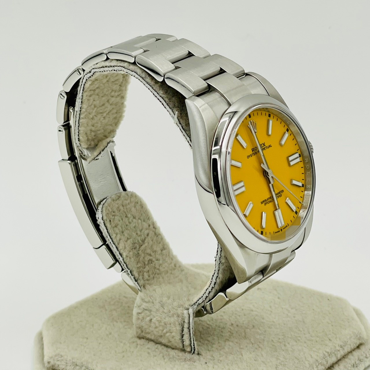 ウィザードロッドゴールド Rolex 124300 vs 134300: Which Oyster Perpetual Should You