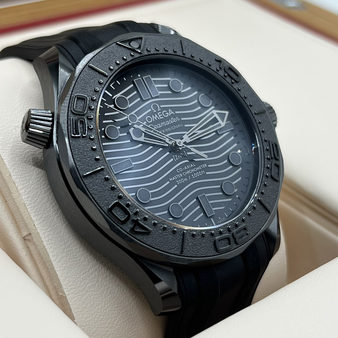 オメガ シーマスター 210.92.44.20.01.003　DIVER 300M ブラック 43.5mm