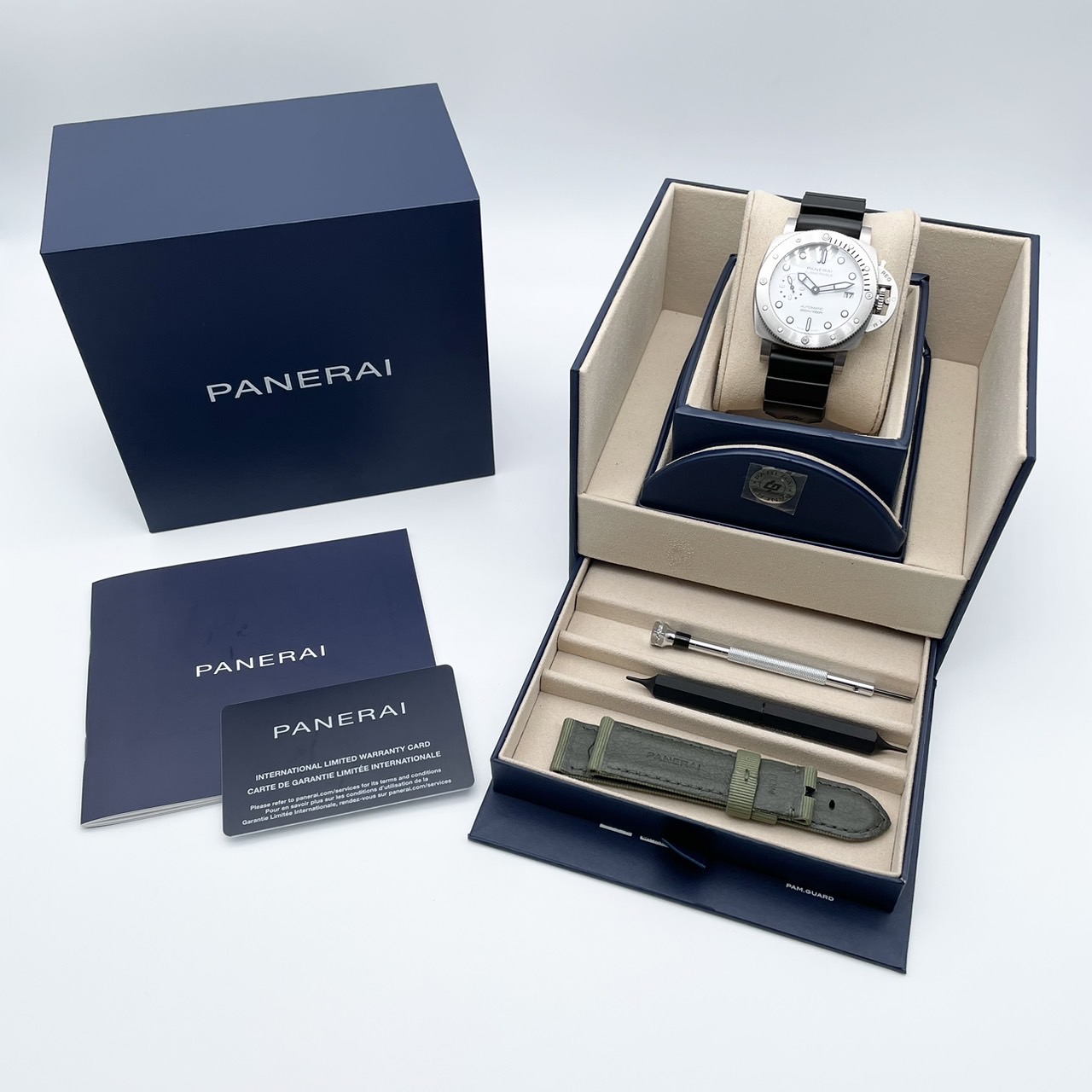 パネライ サブマーシブル PAM02223 ホワイト 42mm