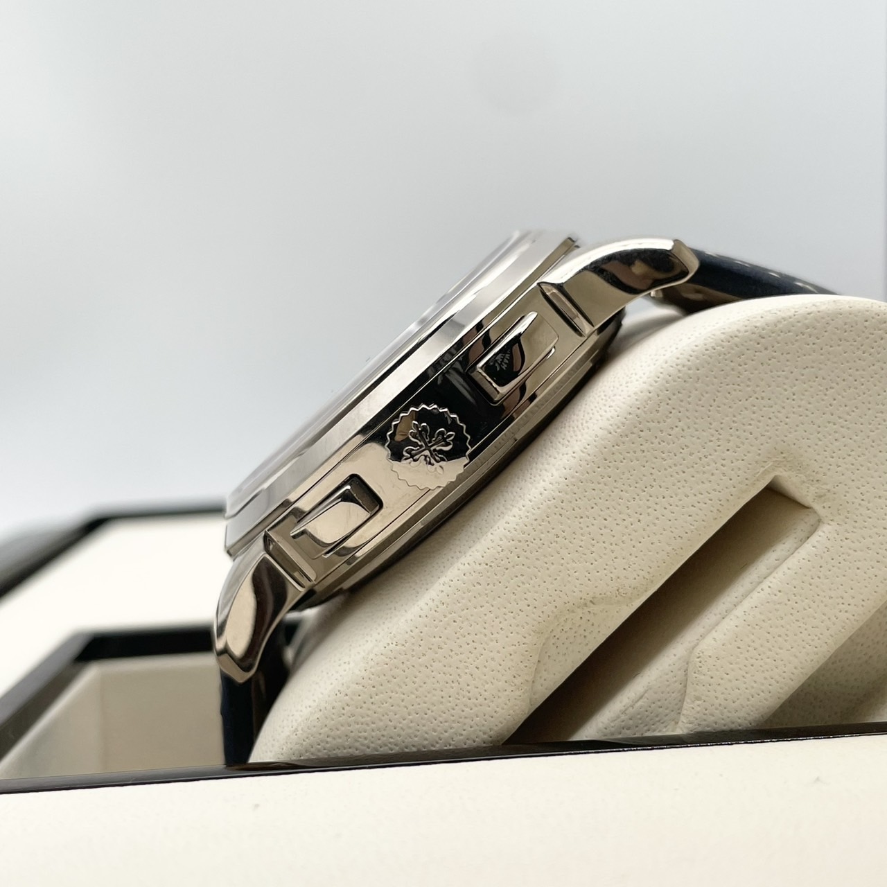 パテックフィリップ コンプリケーション ワールドタイム クロノグラフ 5930G-001 ブルー 39.5mm