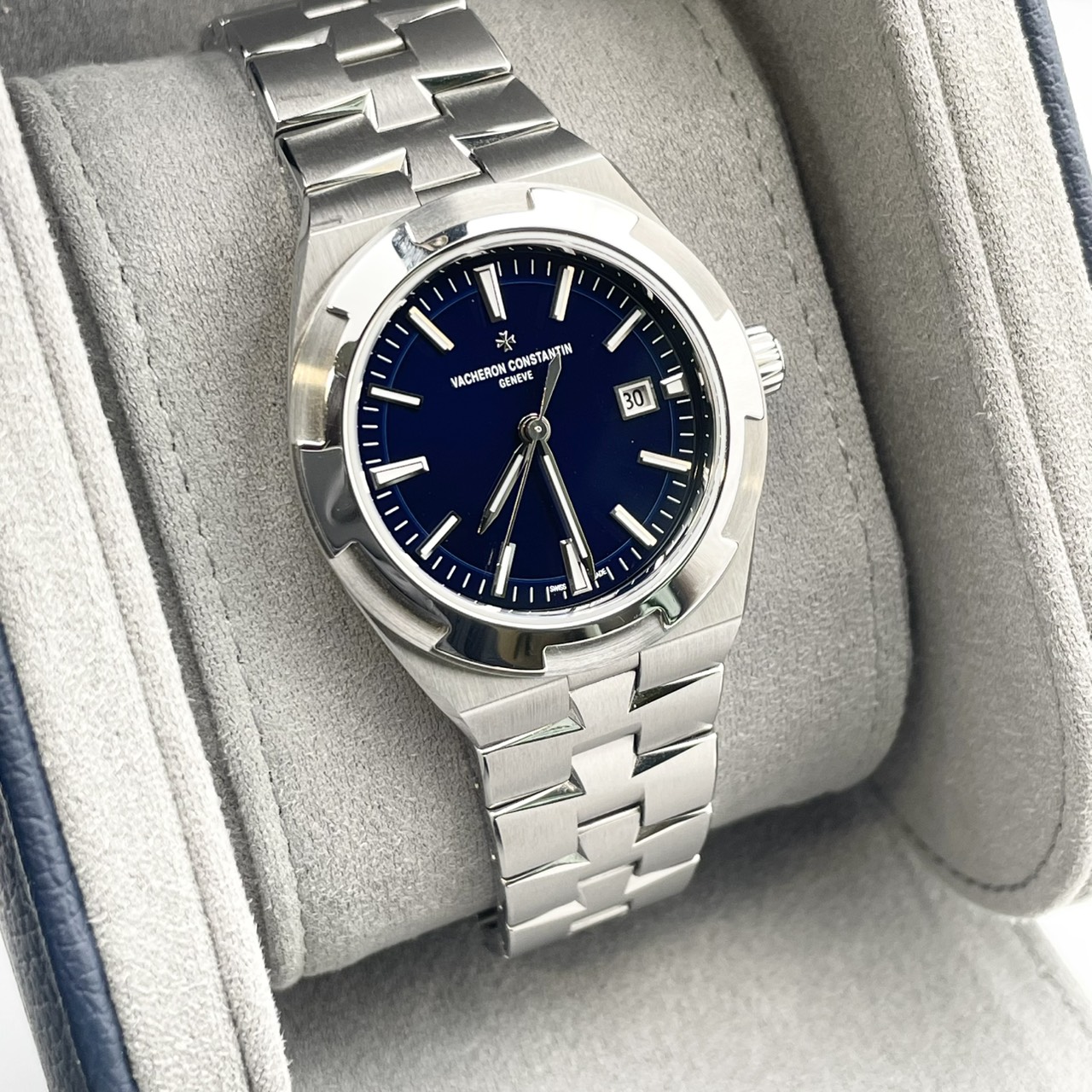 ヴァシュロンコンスタンタン オーヴァーシーズ 4600V/200A-B980 ブルー 34.5mm