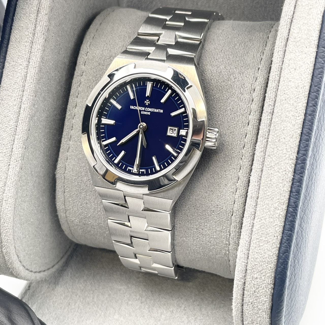 ヴァシュロンコンスタンタン オーヴァーシーズ 4600V/200A-B980 ブルー 34.5mm