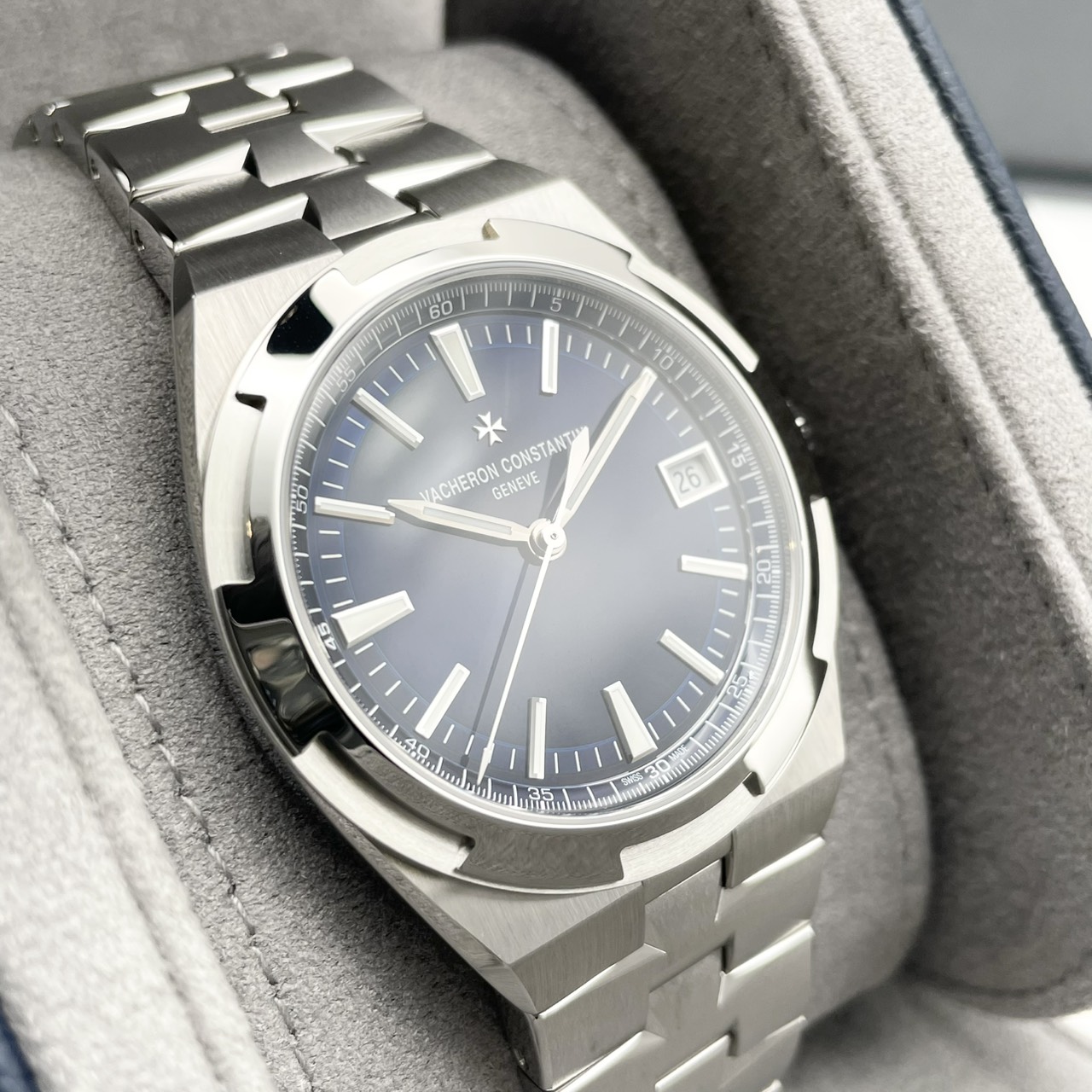 ヴァシュロンコンスタンタン オーヴァーシーズ 4520V/210A-B128 ブルー 41mm