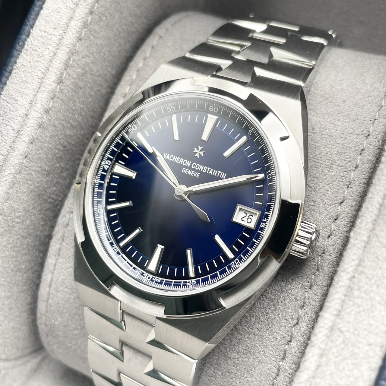 ヴァシュロンコンスタンタン オーヴァーシーズ 4520V/210A-B128 ブルー 41mm