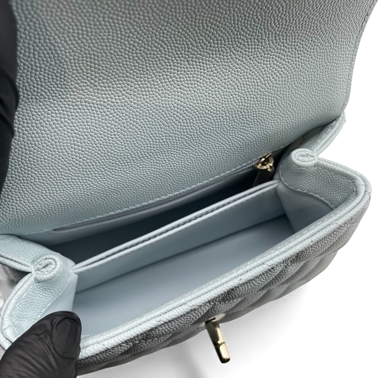 シャネル ココハンドル W19 ライトブルー キャビアスキン ゴールド金具