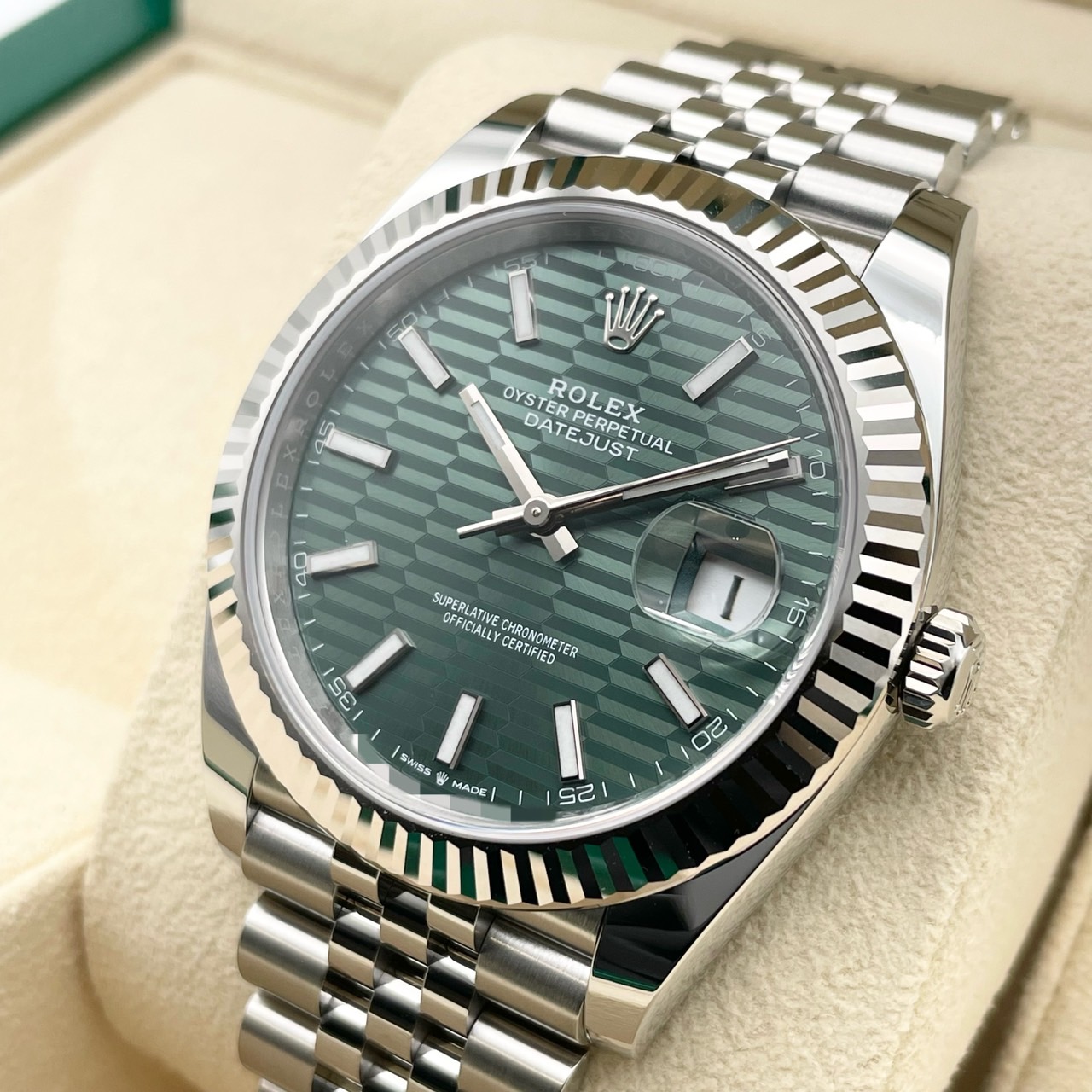 【ディスコンモデル！】 ロレックス デイトジャスト 126334 ミントグリーン  フルーテッドモチーフ ジュビリーブレスレット 41mm