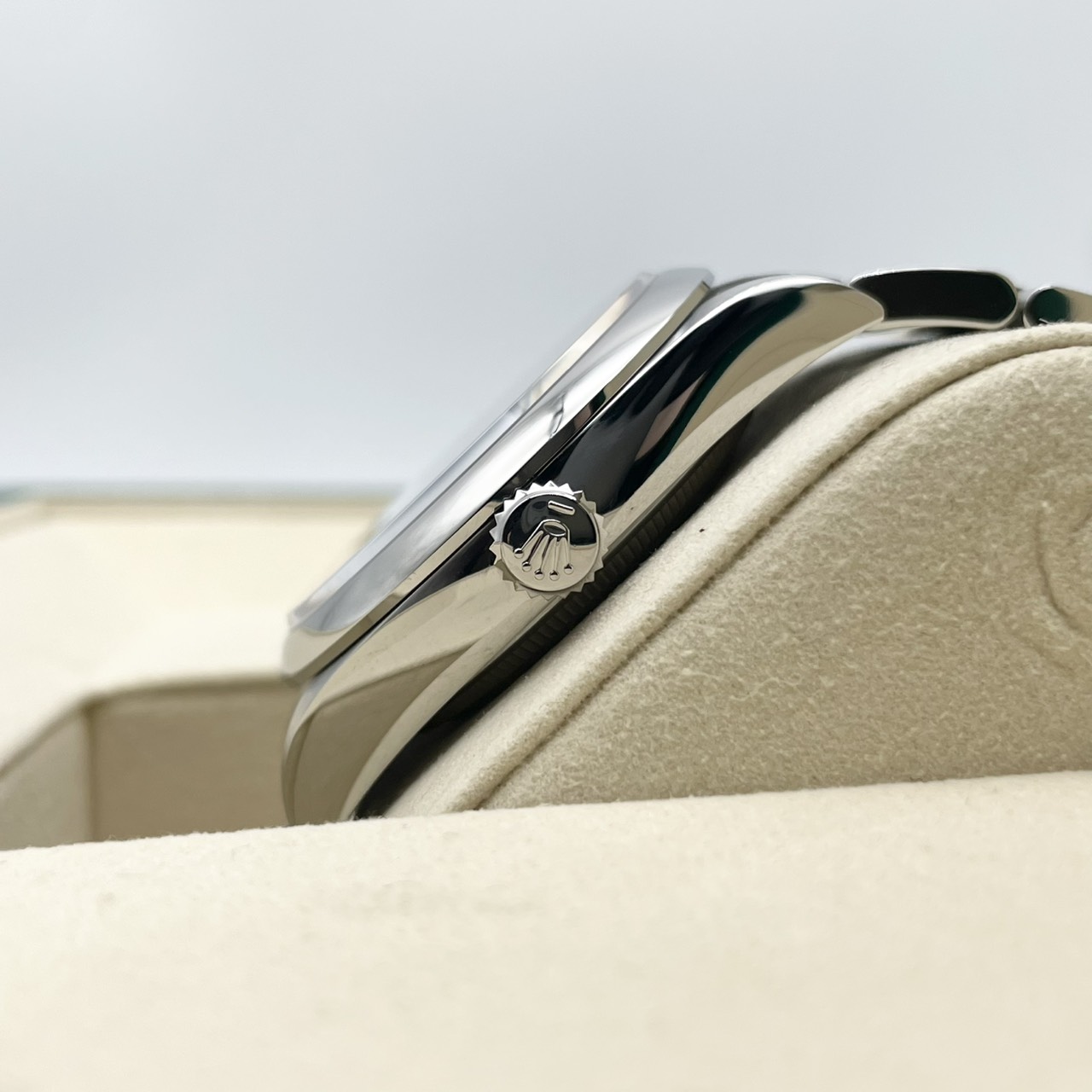 ロレックス オイスターパーペチュアル 126000 ラベンダー 36mm