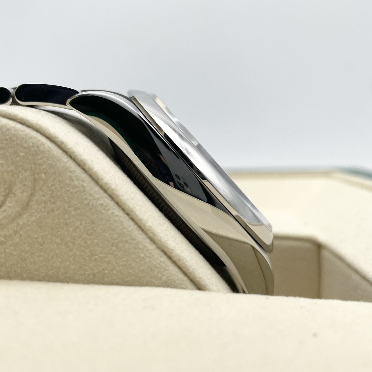 ロレックス オイスターパーペチュアル 126000 ラベンダー 36mm