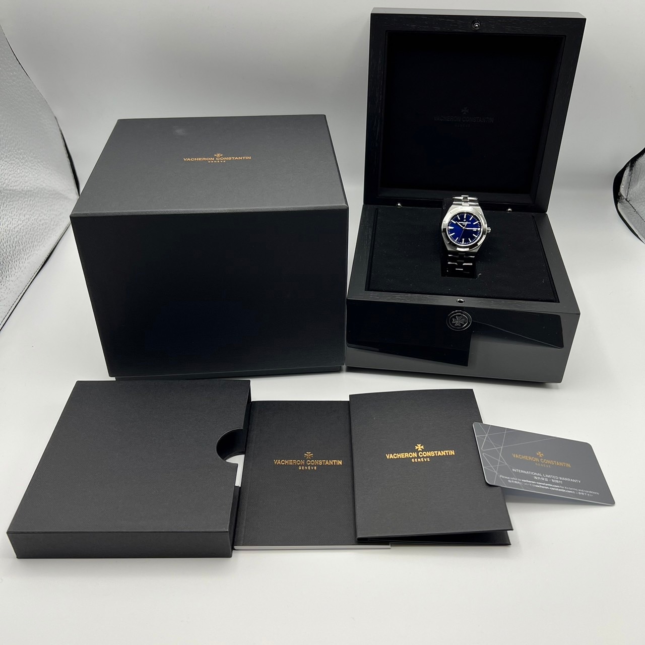 ヴァシュロン・コンスタンタン VACHERON CONSTANTIN オーヴァーシーズ オートマティック 4600V/200A-B980 ブルー ステンレススチール 自動巻き ユニセックス 腕時計 オーヴァーシーズ・オートマティック - 34.5 mm - スティール ウォッチ