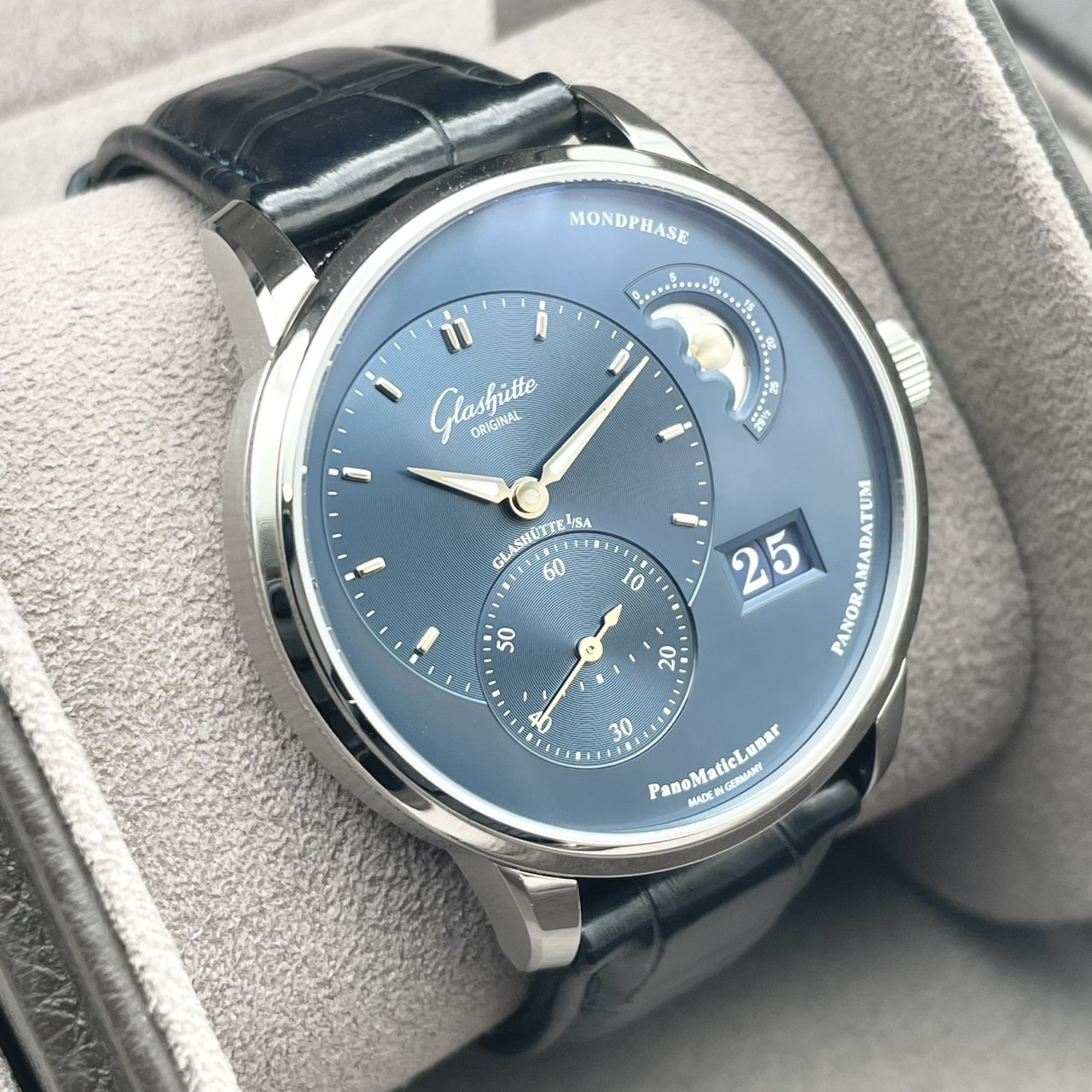 【定価161.7万円！】グラスヒュッテ パノマティックルナ 1-90-02-46-32-61 ブルー 40mm